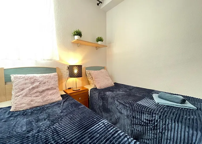 Superior La Playa! 3 Bedrooms! 2 Baths! Air Condition! Side Sea View!