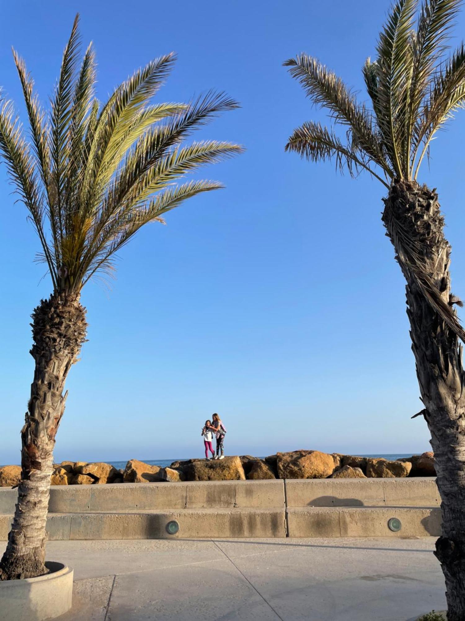 Superior La Playa! 3 Bedrooms! 2 Baths! Air Condition! Side Sea View!