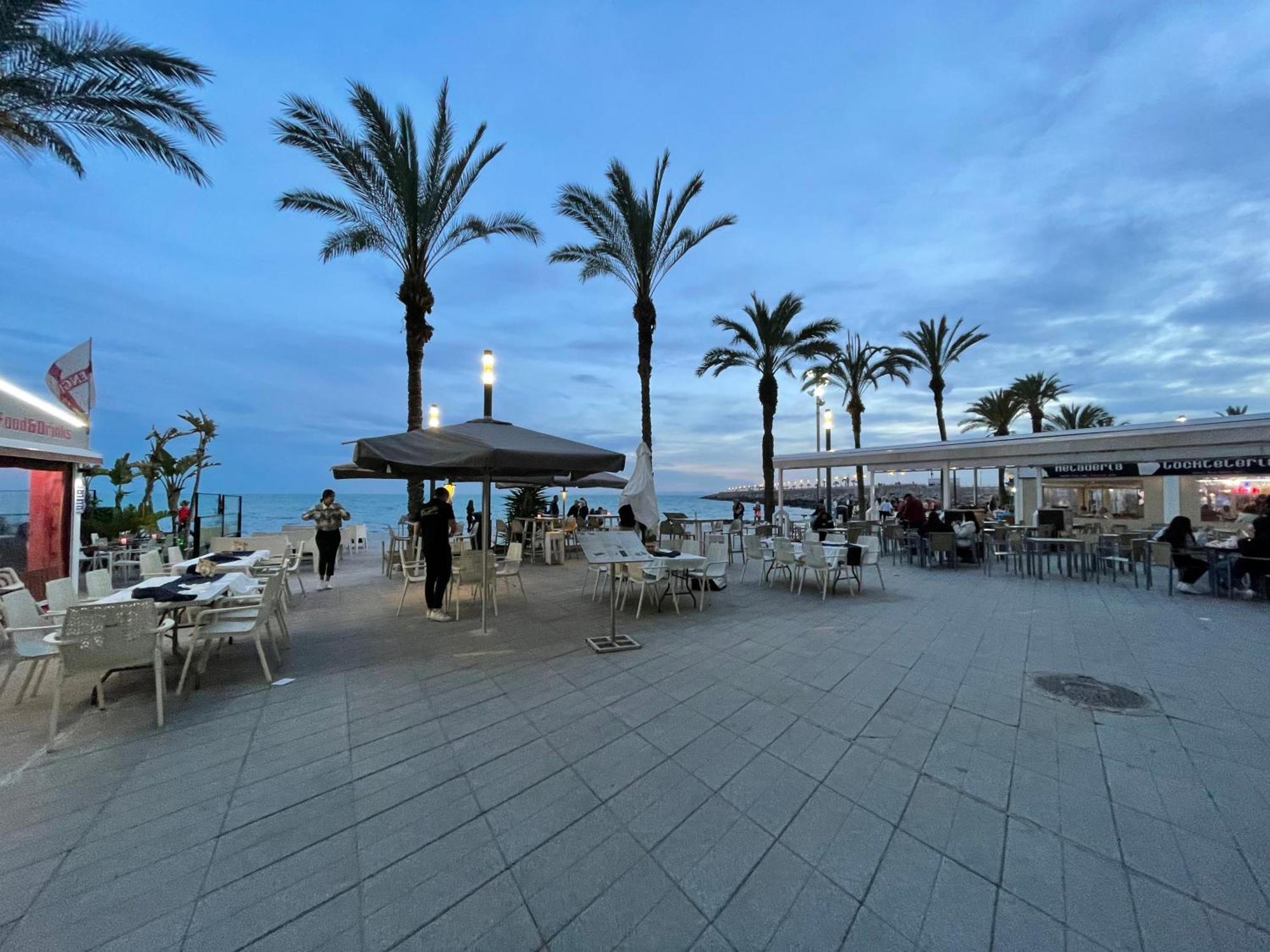 Superior La Playa! 3 Bedrooms! 2 Baths! Air Condition! Side Sea View! Apartment Torrevieja