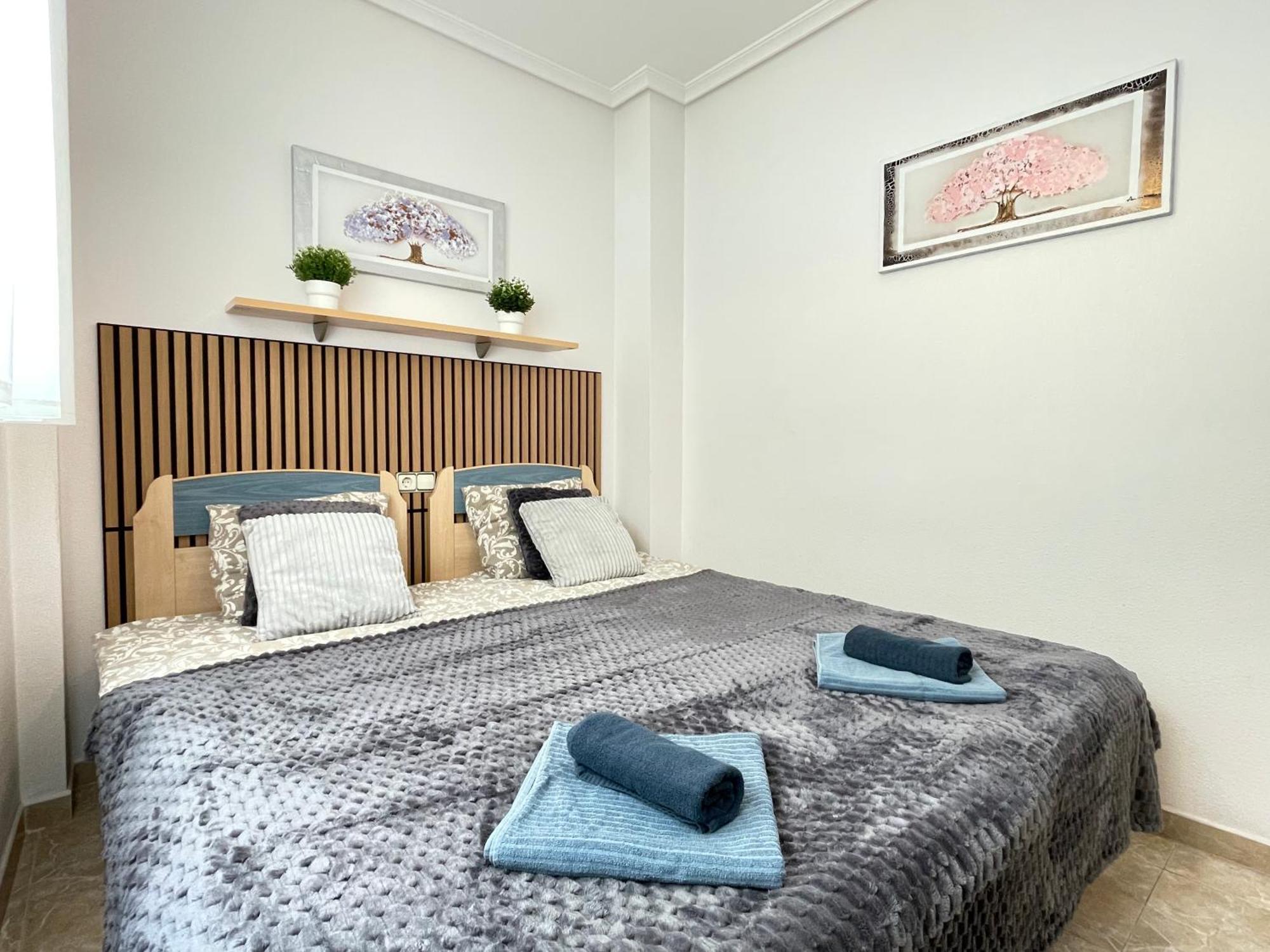 Superior La Playa! 3 Bedrooms! 2 Baths! Air Condition! Side Sea View! Apartamento Torrevieja