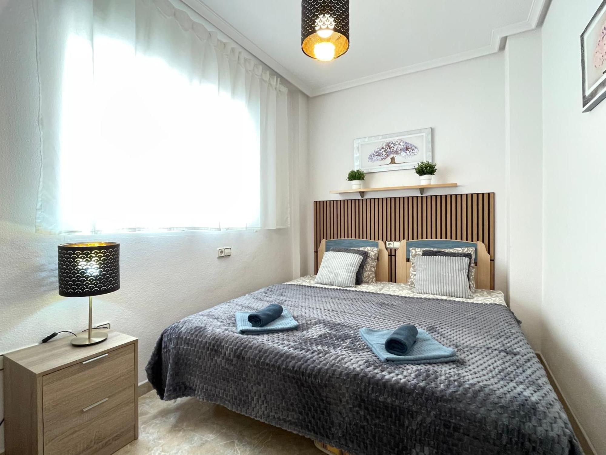 Superior La Playa! 3 Bedrooms! 2 Baths! Air Condition! Side Sea View! *