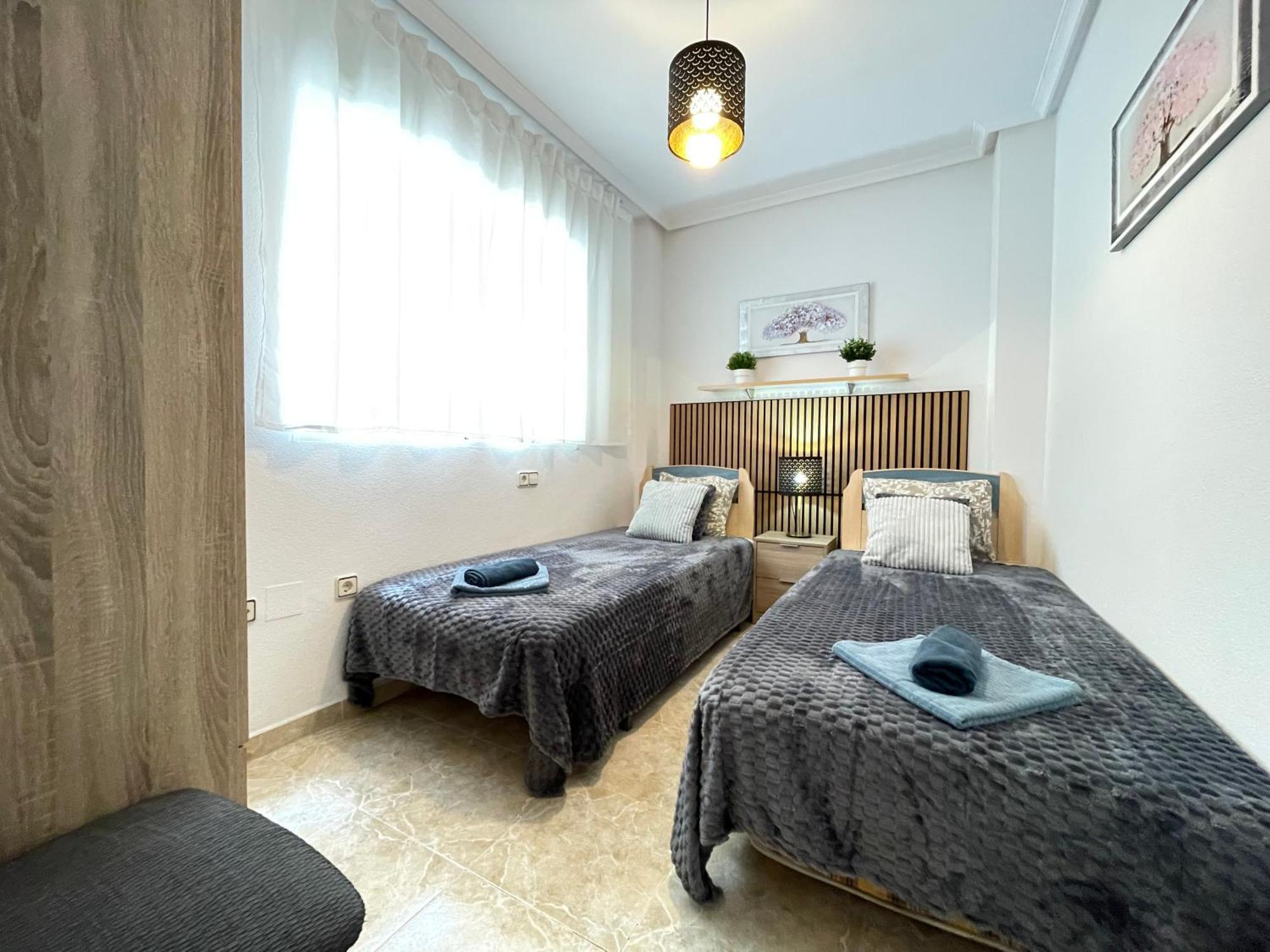 Superior La Playa! 3 Bedrooms! 2 Baths! Air Condition! Side Sea View! Apartment *