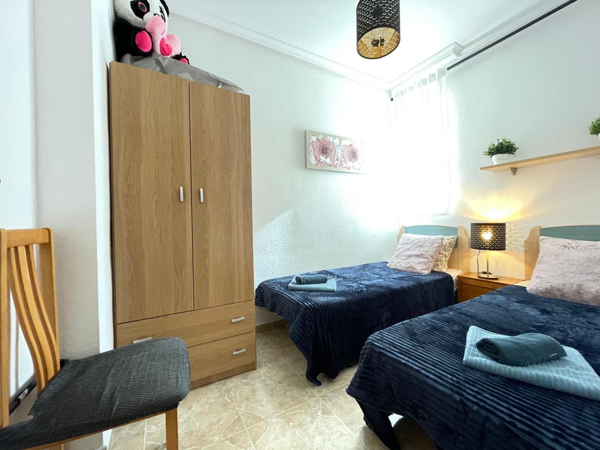 Superior La Playa! 3 Bedrooms! 2 Baths! Air Condition! Side Sea View! *