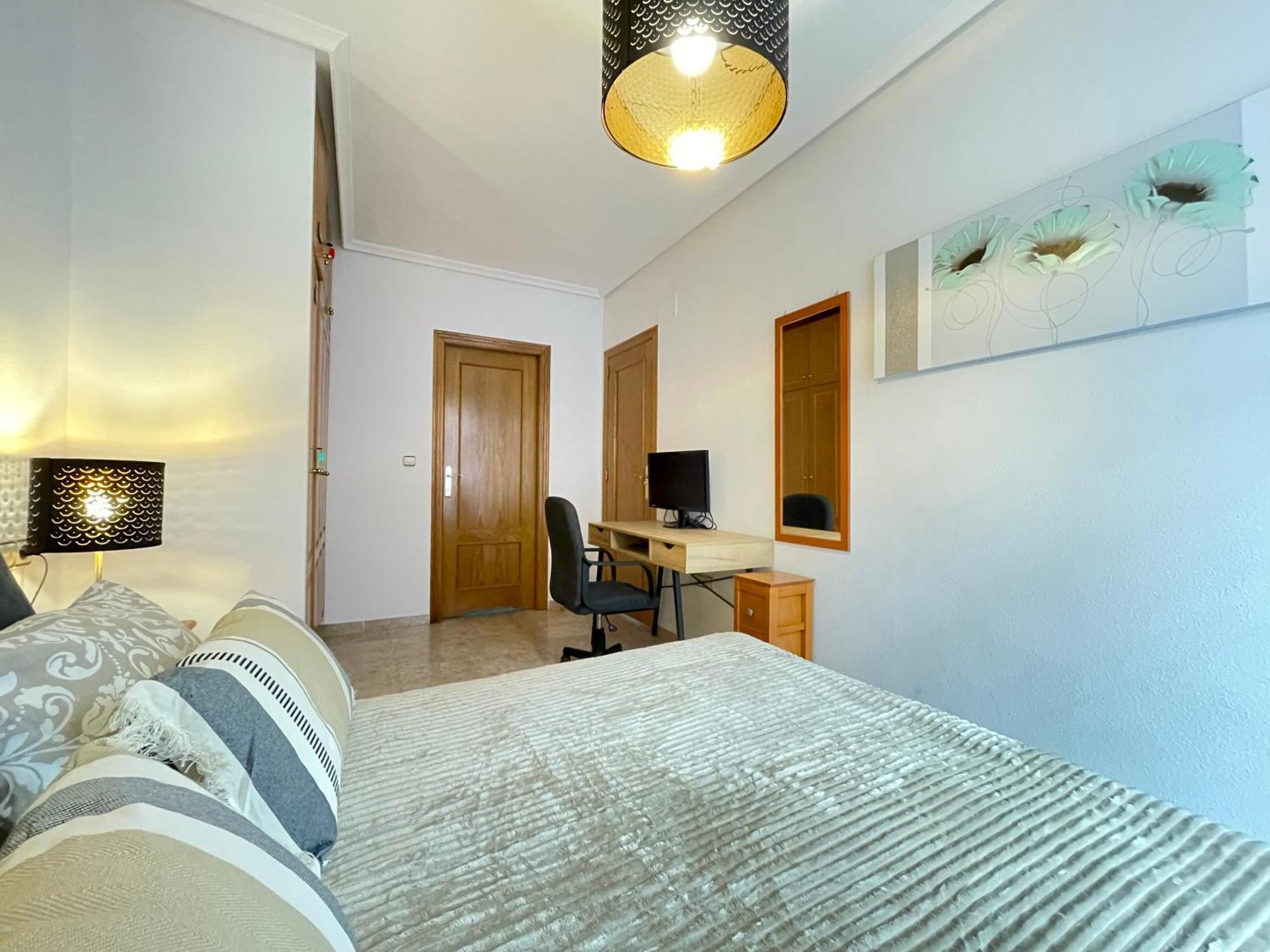 Superior La Playa! 3 Bedrooms! 2 Baths! Air Condition! Side Sea View!